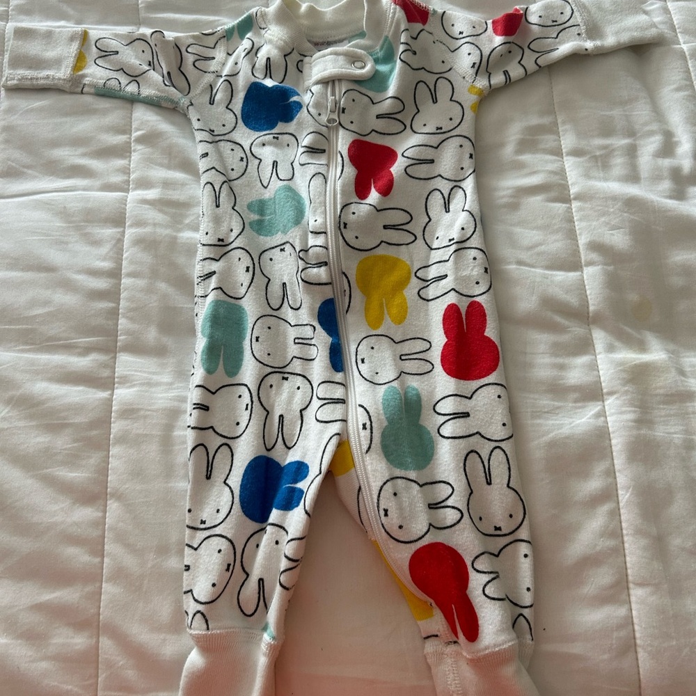 Hanna Andersson Easter pajamas. 0-3 month.